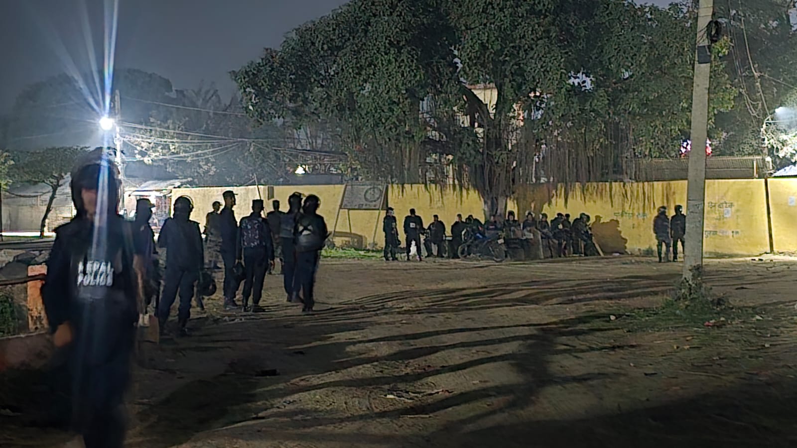 सिरहा कारागारमा तनाव, नाइके पक्राउपछि कैदीबन्दीको आगजनी र तोडफोड