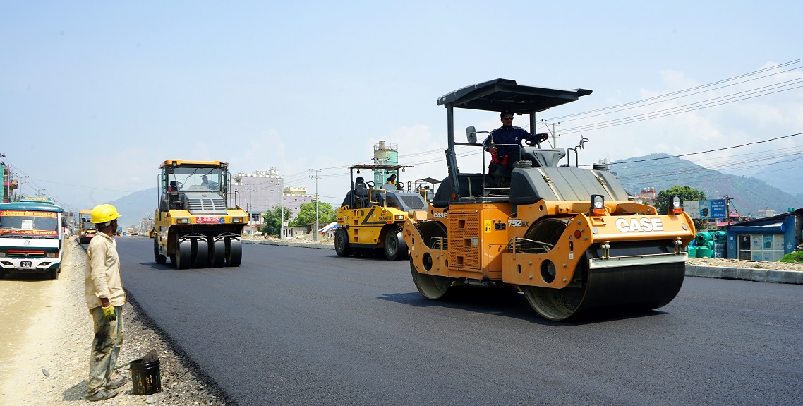 पृथ्वी राजमार्गअन्तर्गत ११ किलोमिटर नागढुङ्गा-मलेखु खण्ड कालोपत्र