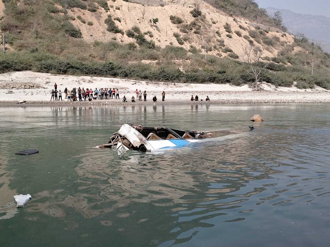 रामेछापको बस दुर्घटना : मृतकको पोष्टमार्टम हुन सकेन