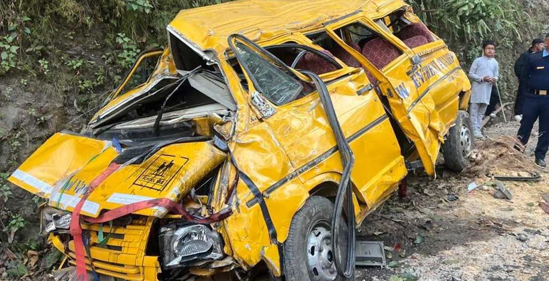 झिसेमा स्कूल भ्यान दुर्घटना हुँदा २३ विद्यार्थी घाइते
