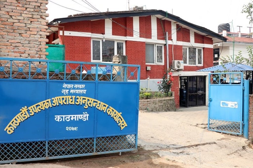 मध्यरातमा प्रहरीको ‘स्वीप अपरेसन’ : गुन्डागर्दीमा संलग्न आरोपमा १७ जना पक्राउ