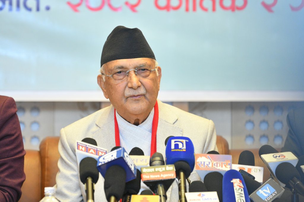 माधव नेपाल र भीम रावलको नाम लिँदै ओलीले भने : स्वस्थ प्रतिस्पर्धा गरौँ