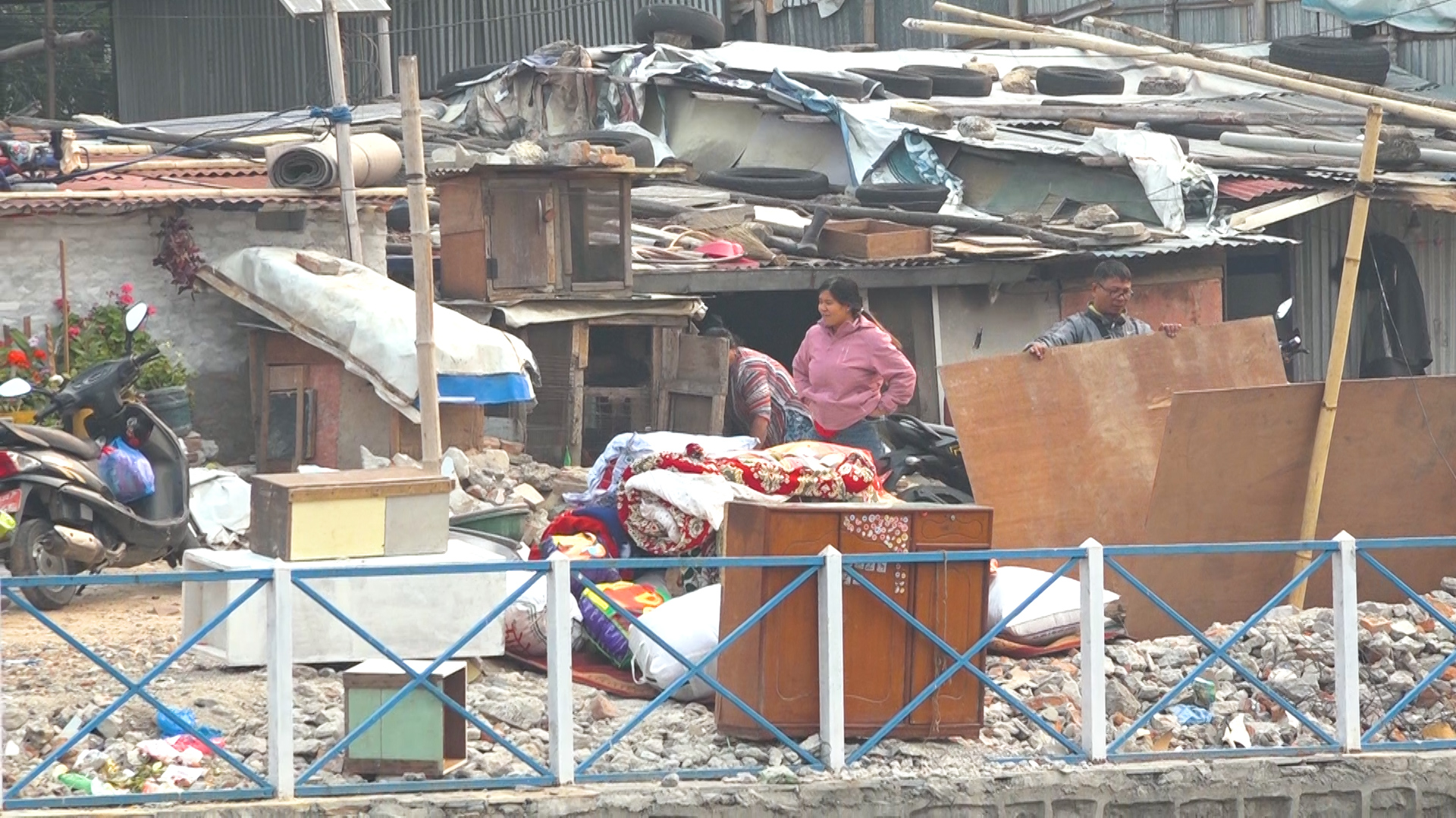 बालेनको निर्देशनपछि थापाथलीका सुकुम्बासीले बस्ती खाली गर्न थाले