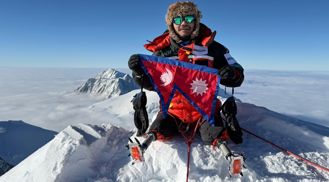 कृत्रिम खुट्टाकै बलमा सेभेन समिट पूरा: हरि बुढामगरले अन्टार्टिकाको शिखरमा गाडे नेपाली झण्डा