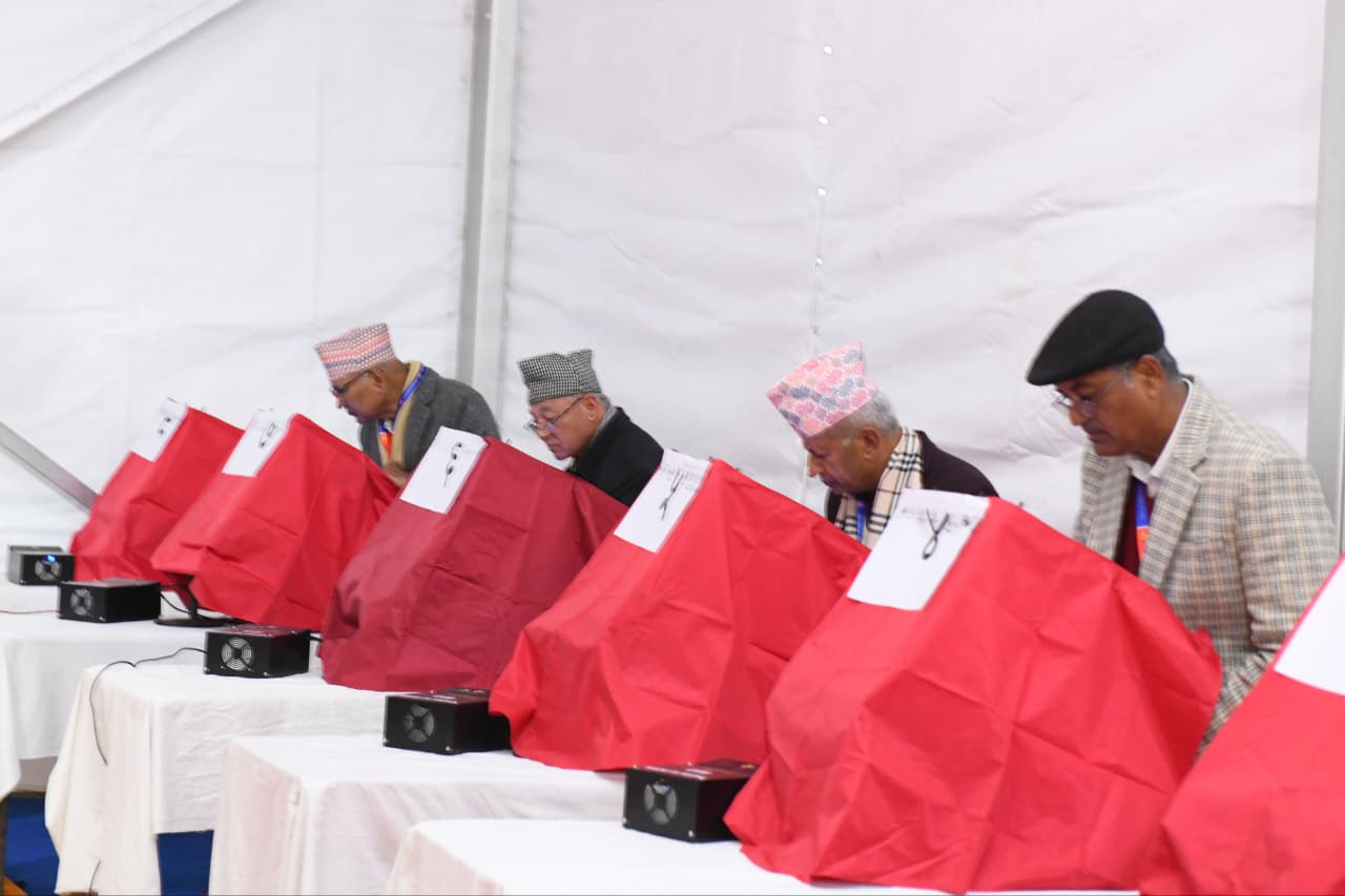 एमाले महाधिवेशनः १२ बजेसम्म ४ सय मत खस्यो