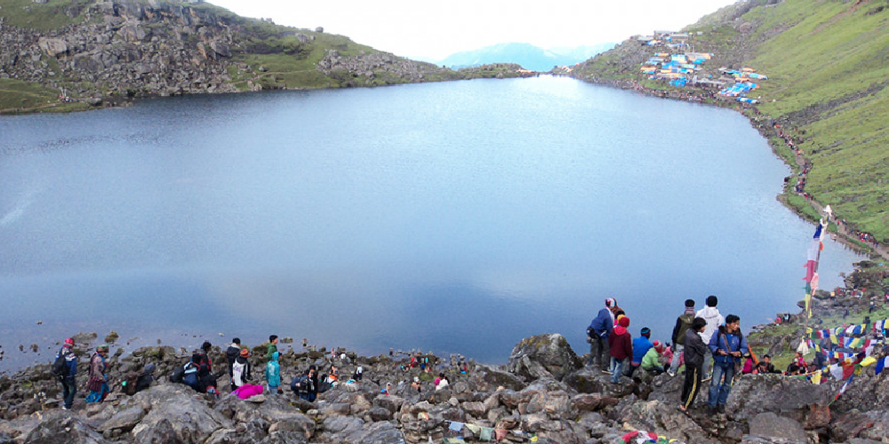 मौसम प्रतिकूल बन्दा गोसाइँकुण्ड गएका तीर्थयात्रु प्रभावित