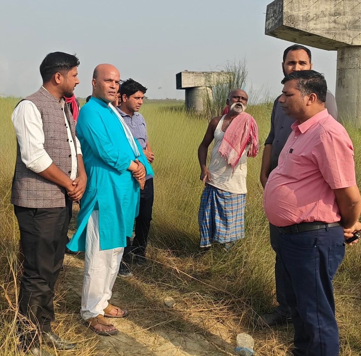 वर्षौंदेखि अलपत्र रौतहट–सर्लाही पुल निर्माणले पायो गति, अमरेश कुमार सिंहद्वारा स्थलगत अनुगमन