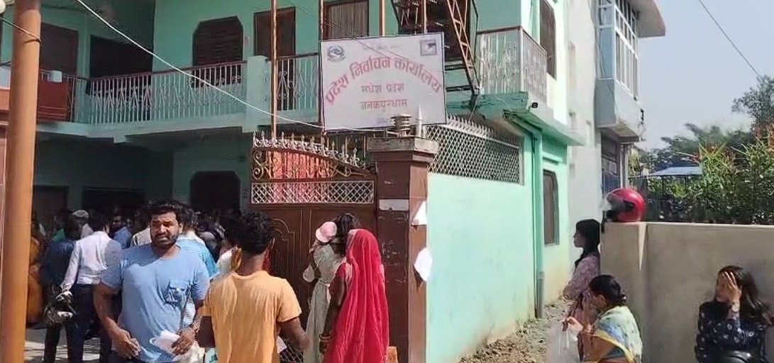 मधेसमा मतदाता नामावली दर्ता गर्नेको भीड, कुन जिल्लामा कतिले गराए अद्यावधिक ?